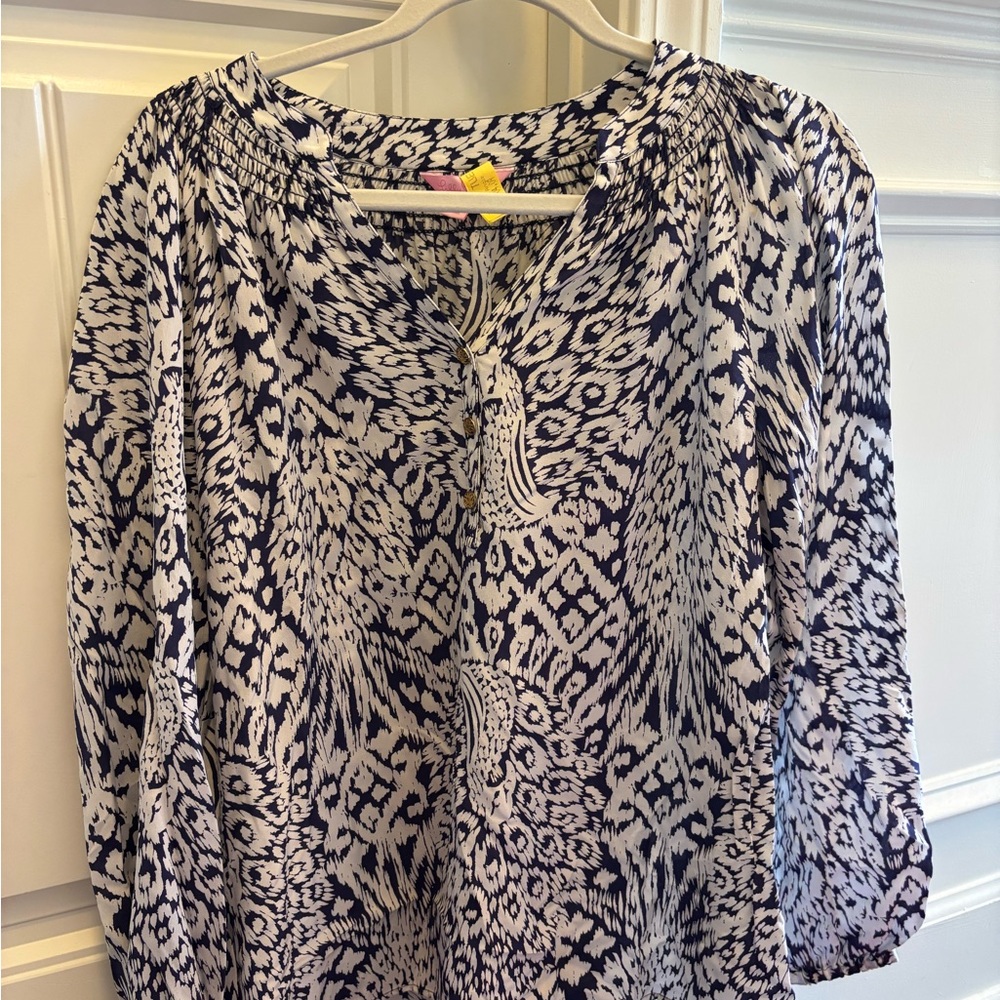 Lilly Pulitzer Elsa Top - size M - navy and white